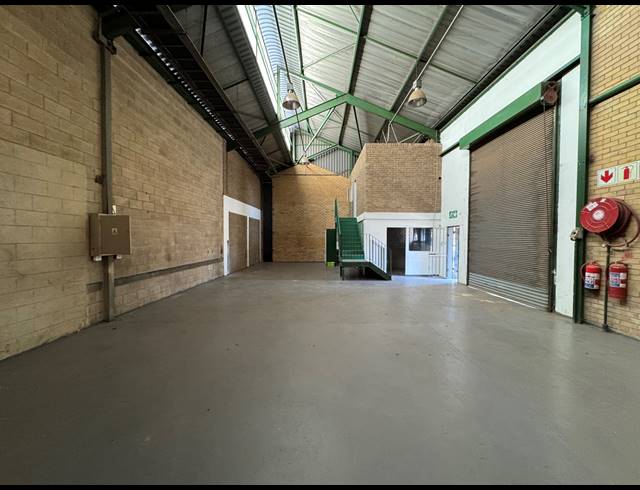 183M² WAREHOUSE TO LET IN ROBERTVILLE